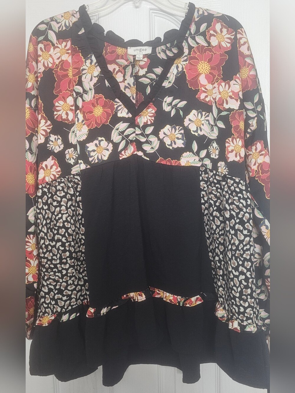 Umgee babydoll blouse features a bold, mixed design combining bohemian andanimal - Picture 4 of 10